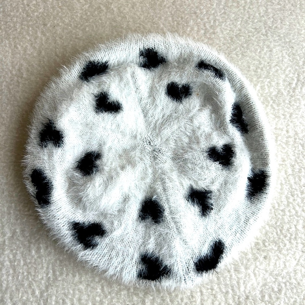 Wild Fable White and Black Furry Heart Beret